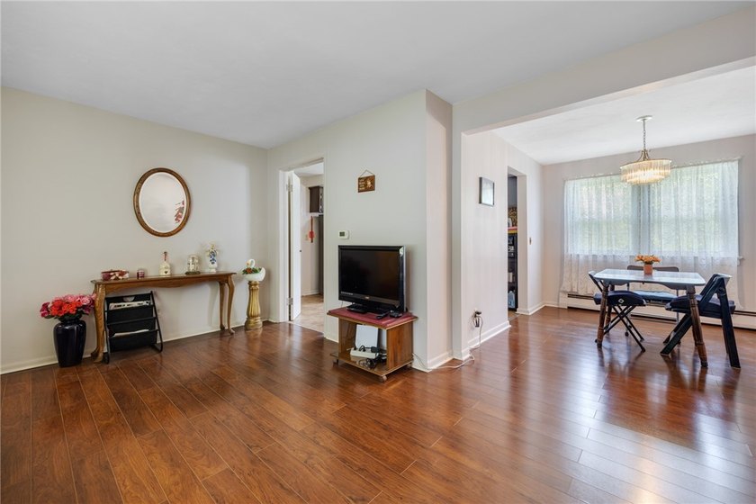 Great location in the heart of Brighton with highly sought-after - photo 14
