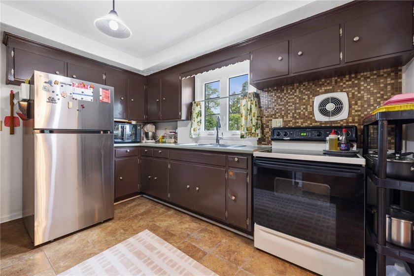 Great location in the heart of Brighton with highly sought-after - photo 17