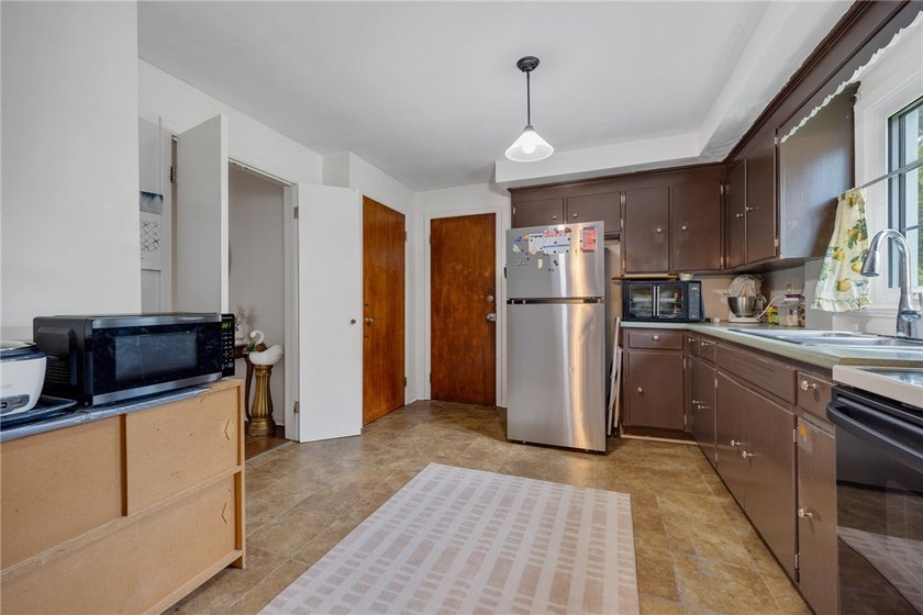 Great location in the heart of Brighton with highly sought-after - photo 21