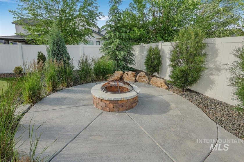 Better than new in coveted Dry Creek Ranch, this impeccably - photo 38