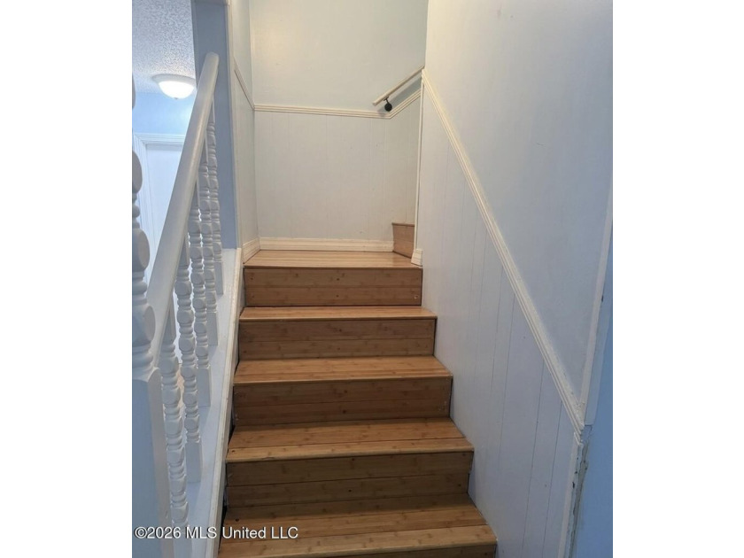 This expansive 5 bedroom, 3 bathroom, two story home offers the - photo 3