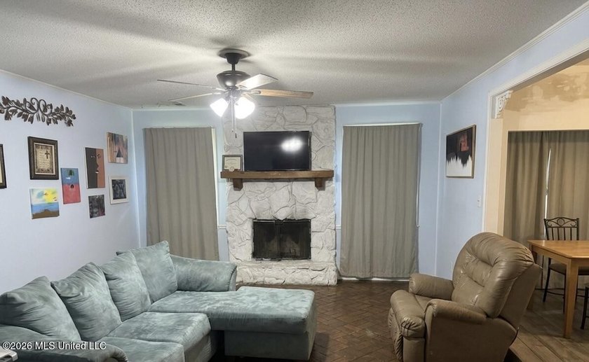 This expansive 5 bedroom, 3 bathroom, two story home offers the - photo 6