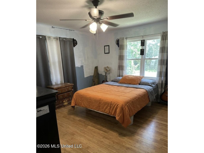 This expansive 5 bedroom, 3 bathroom, two story home offers the - photo 7