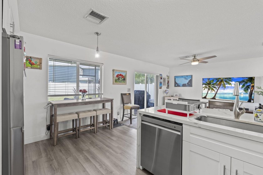 Location is SO good that this has been a one owner home since - photo 9