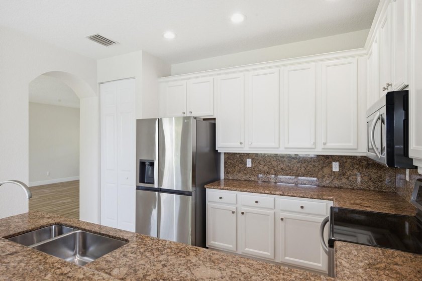 Beautifully maintained and freshly painted Jacaranda model - photo 13