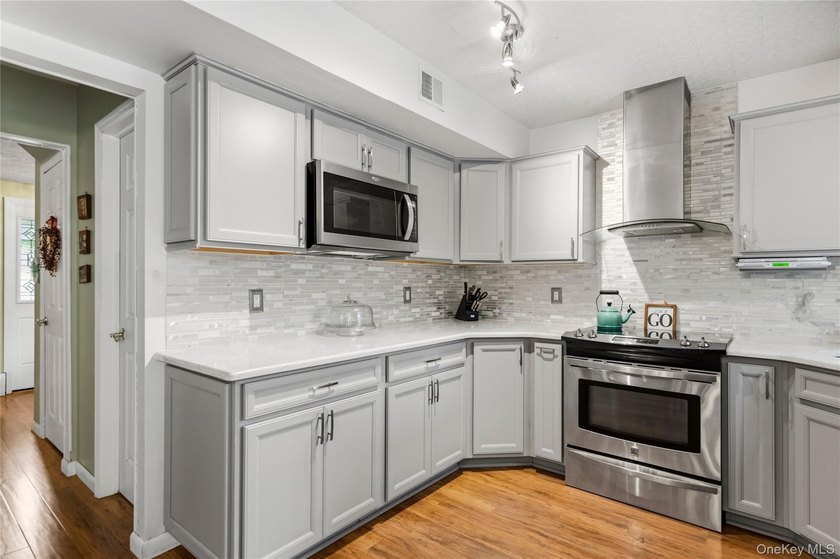 Beautifully Maintained Stony Brook Home in the Desirable P - photo 15
