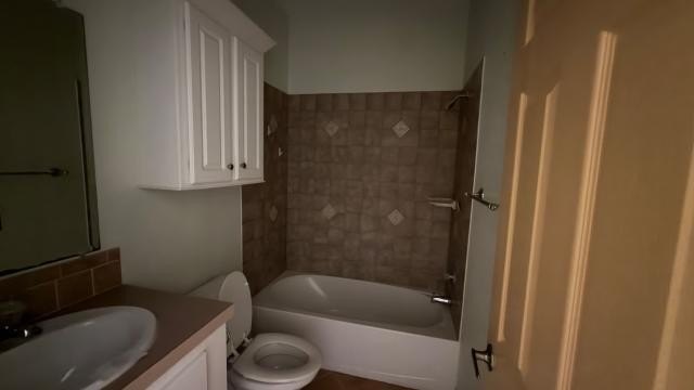 Welcome to the Savanna Club in Port St. Lucie. This unique - photo 7