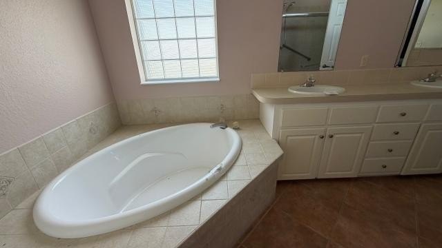 Welcome to the Savanna Club in Port St. Lucie. This unique - photo 10