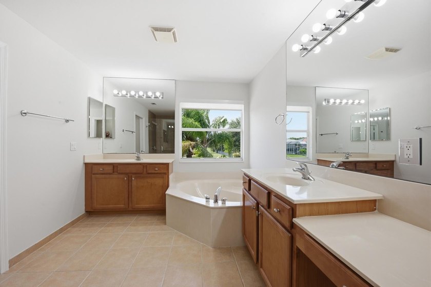 Beautifully maintained and freshly painted Jacaranda model - photo 23