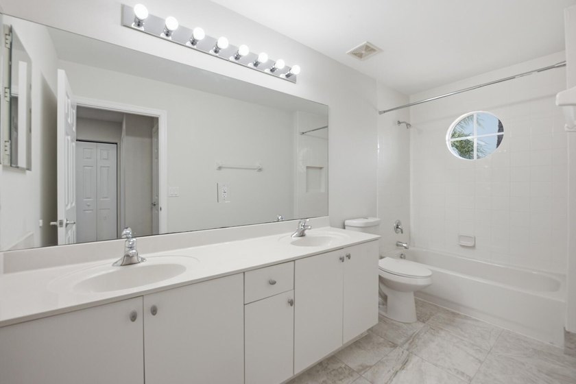 Beautifully maintained and freshly painted Jacaranda model - photo 25