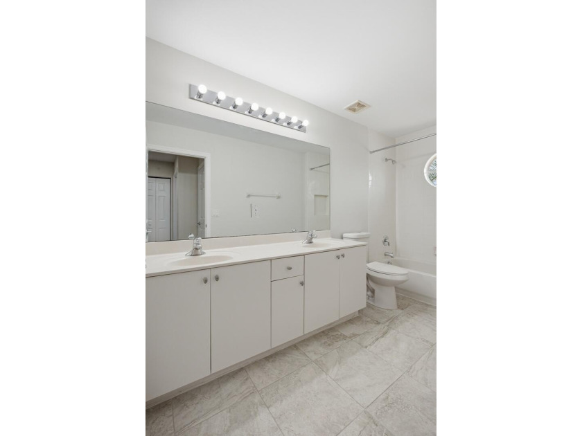 Beautifully maintained and freshly painted Jacaranda model - photo 26