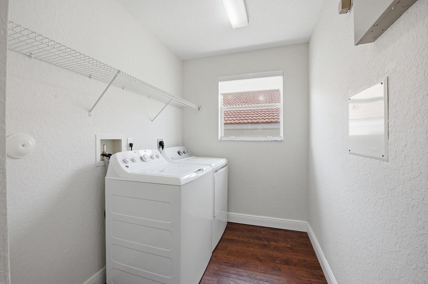 Beautifully maintained and freshly painted Jacaranda model - photo 28