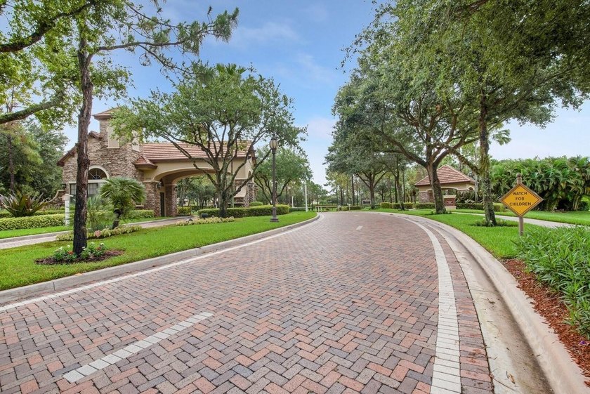 Beautifully maintained and freshly painted Jacaranda model - photo 46