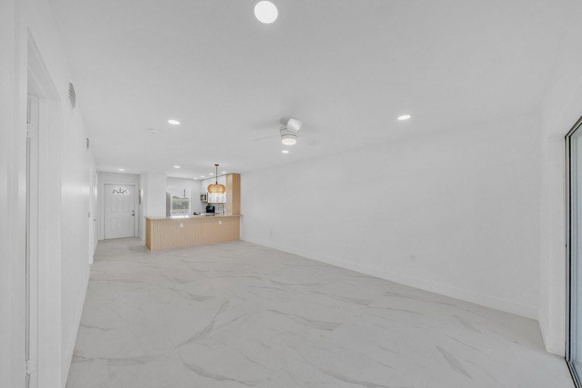 Seller Financing!! Beautiful 2-bed, 2-bath condo located in a - photo 3