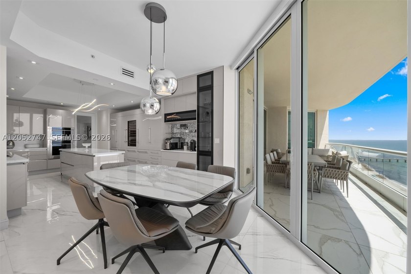A beautifully renovated residence at the prestigious Turnberry - photo 5