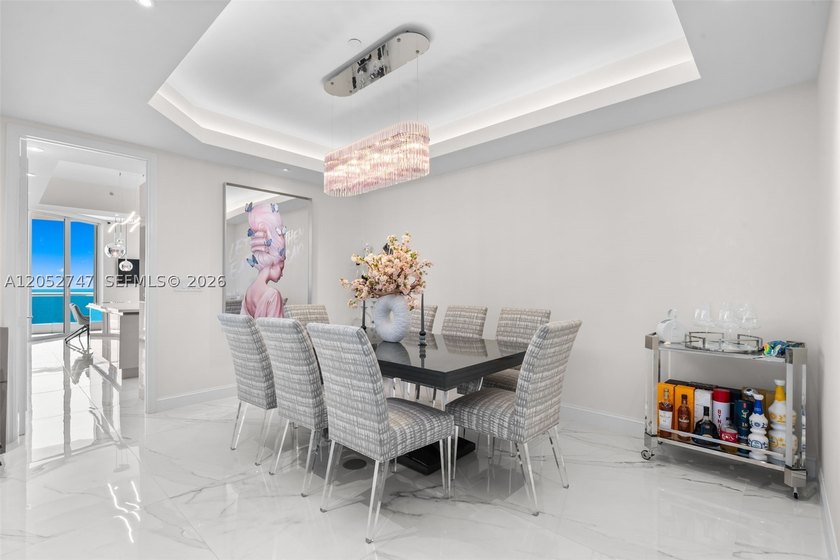 A beautifully renovated residence at the prestigious Turnberry - photo 10