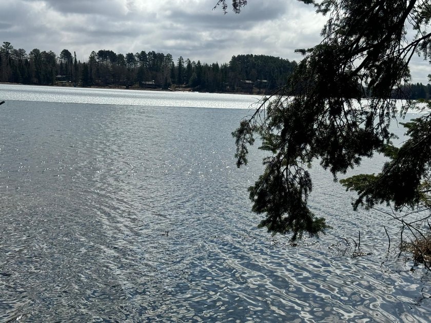 Motivated seller. Discover your ideal getaway with this inviting - photo 4