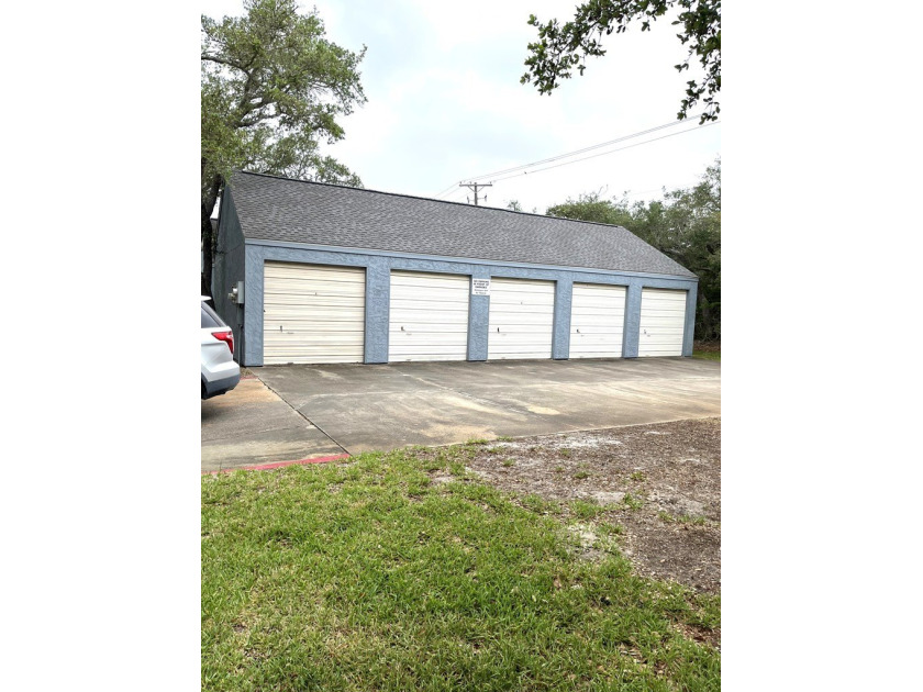 End unit with FULL GARAGE. Lots of huge oak trees and walking - photo 13