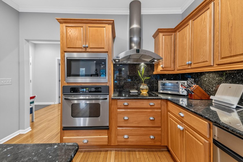 INCREDIBLE OPPORTUNITY FOR THIS ONE OF A KIND ONE STORY HOME - photo 19