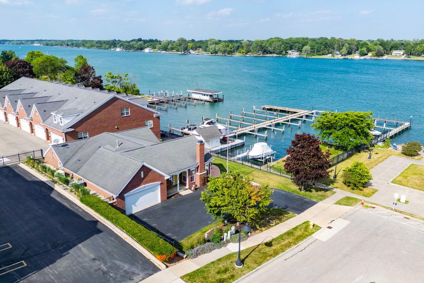 INCREDIBLE OPPORTUNITY FOR THIS ONE OF A KIND ONE STORY HOME - photo 36