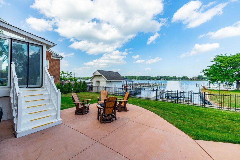 INCREDIBLE OPPORTUNITY FOR THIS ONE OF A KIND ONE STORY HOME - photo 39
