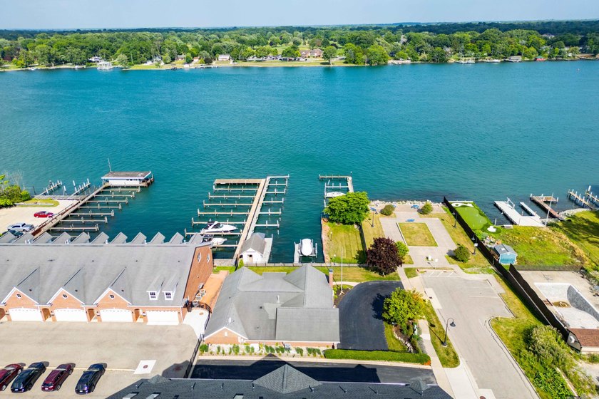 INCREDIBLE OPPORTUNITY FOR THIS ONE OF A KIND ONE STORY HOME - photo 42