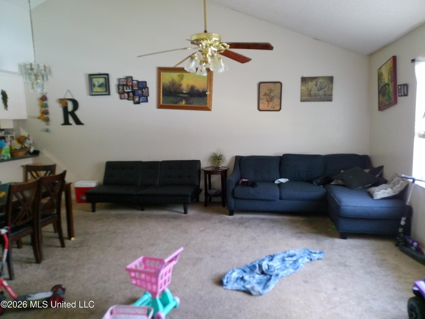 Investment or owner occupied, corner lot, 3bdrm 2bath home with - photo 2