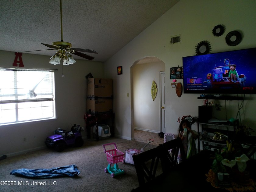 Investment or owner occupied, corner lot, 3bdrm 2bath home with - photo 3