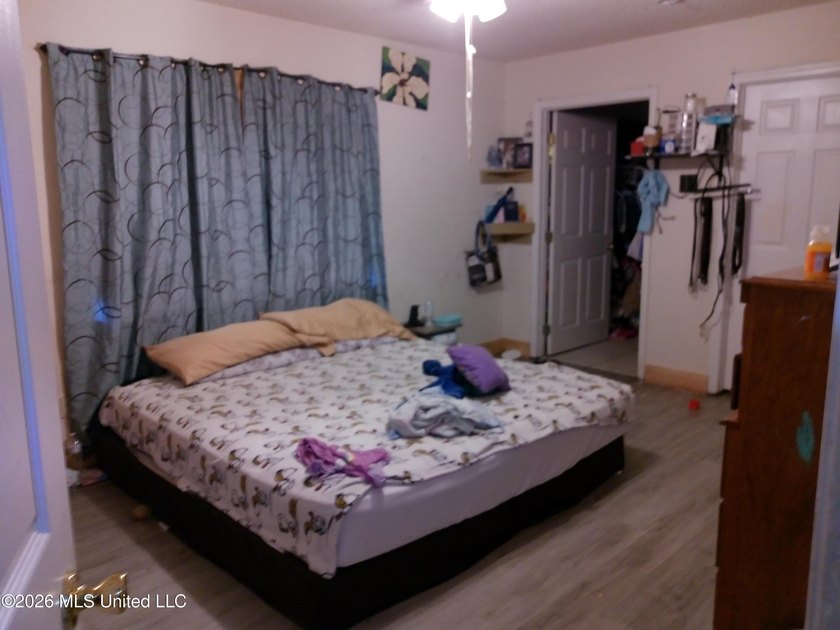 Investment or owner occupied, corner lot, 3bdrm 2bath home with - photo 6