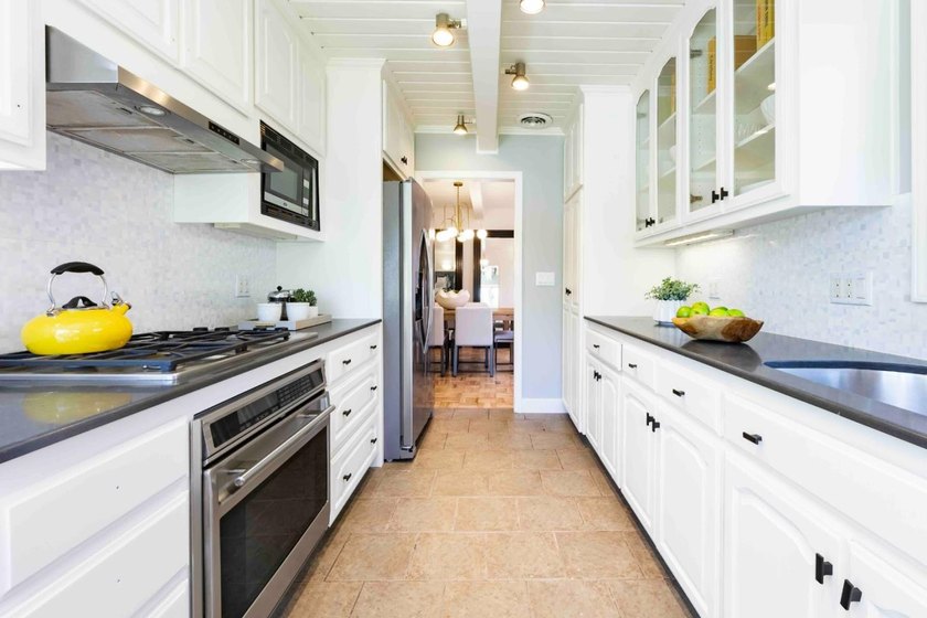 Set on a cul-de-sac in Midtown, this inviting home blends - photo 7