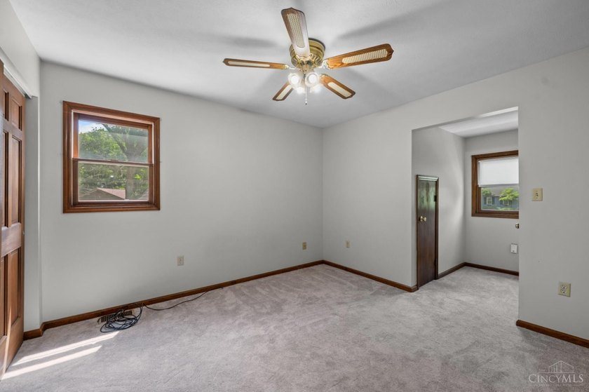 Lovely maintained by its original owners, this 1965 sq ft home - photo 22