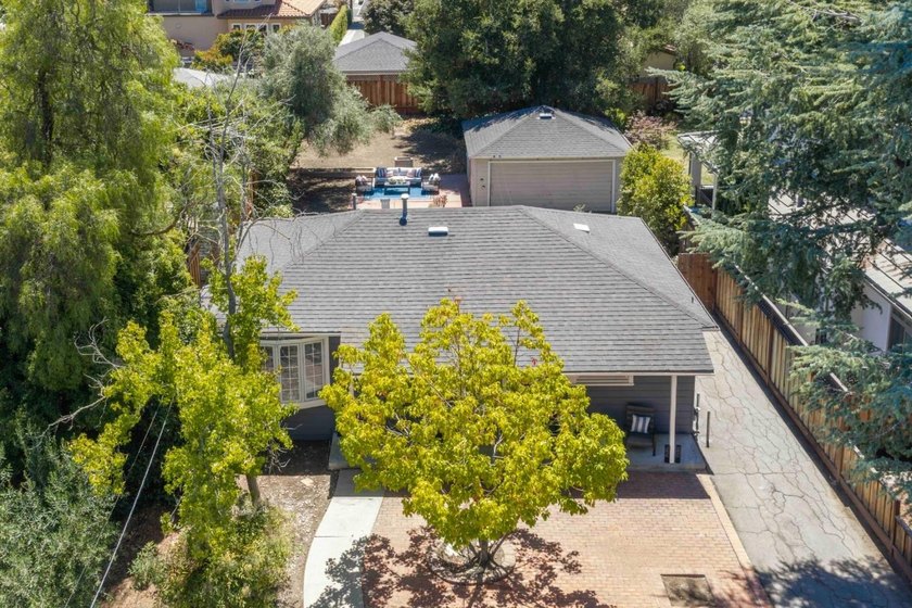 A rare opportunity to build a custom dream home in Palo Alto's - photo 2