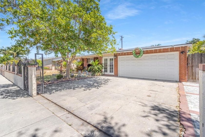 Bring your imagination and transform this spacious 4-bedroom - photo 3