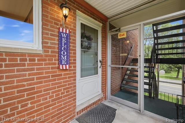 Welcome home to this beautifully maintained 2-bedroom, 1-bath - photo 3