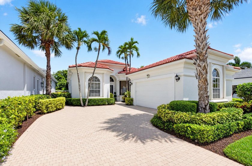 Full Golf Membership available with this beautifully updated 3Br - photo 2