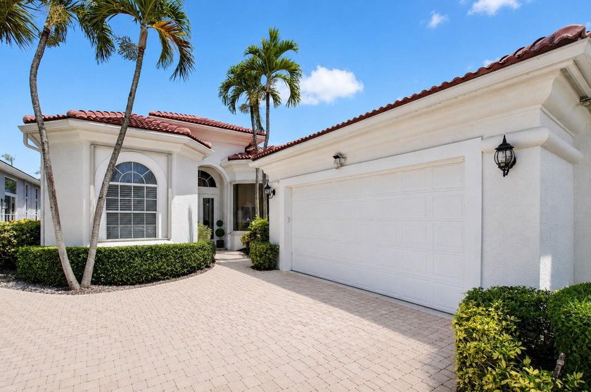 Full Golf Membership available with this beautifully updated 3Br - photo 3