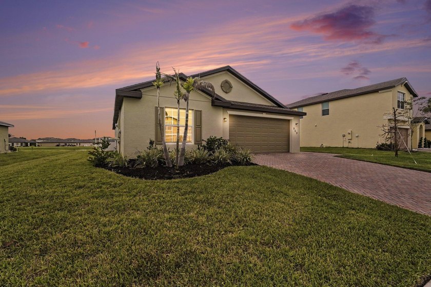 Discover this 4-bedroom, 2-bathroom single-family residence in - photo 7