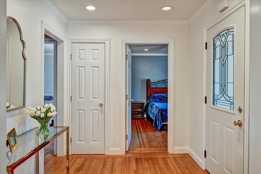 Pride of ownership located in Redwood City, this cozy 2-bedroom - photo 18