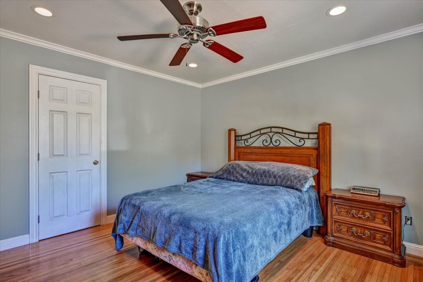 Pride of ownership located in Redwood City, this cozy 2-bedroom - photo 19