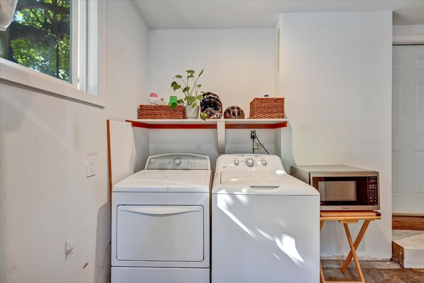 Pride of ownership located in Redwood City, this cozy 2-bedroom - photo 29