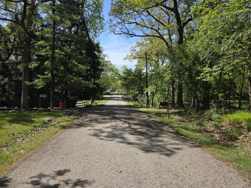 Wooded, oversized 160' x 100' lot with direct access to Como - photo 7