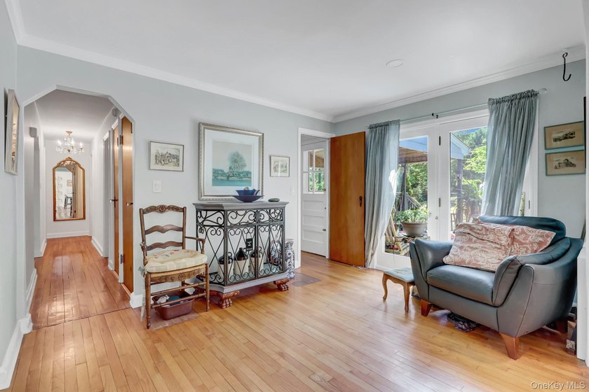 Priced To Sell! Immaculate and charming expanded Cape set on 1.5 - photo 13