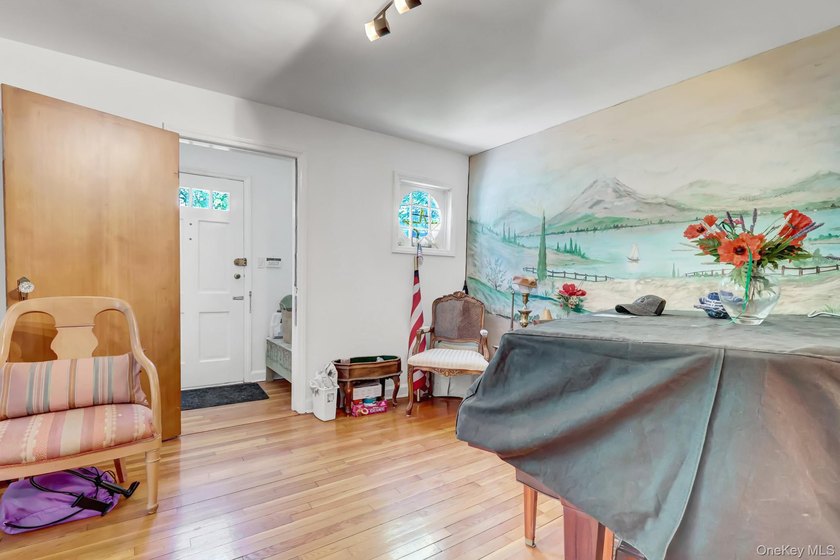Priced To Sell! Immaculate and charming expanded Cape set on 1.5 - photo 17