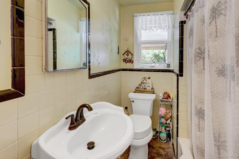 Priced To Sell! Immaculate and charming expanded Cape set on 1.5 - photo 18