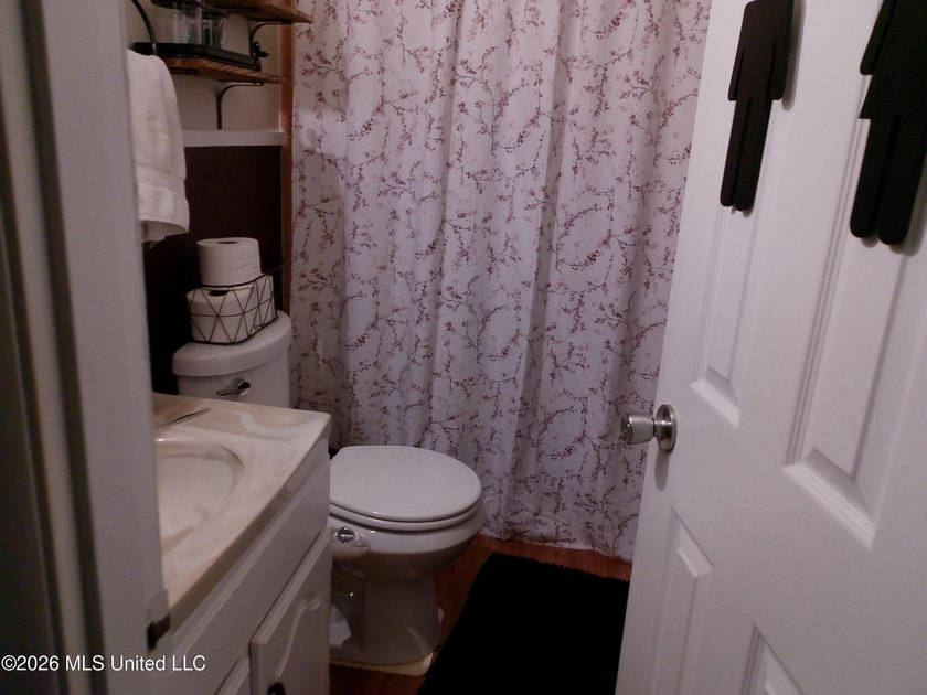 Well kept 3bdrm 2bath home. Great investment or owner occupied - photo 9