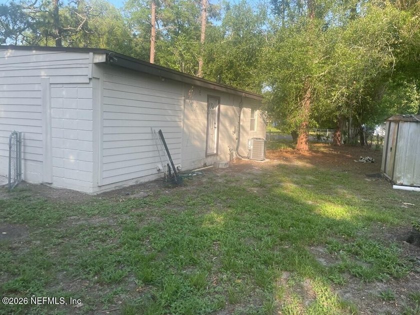 Call me to view this 3 bedroom 1 bath home in Highlands Roof was - photo 4