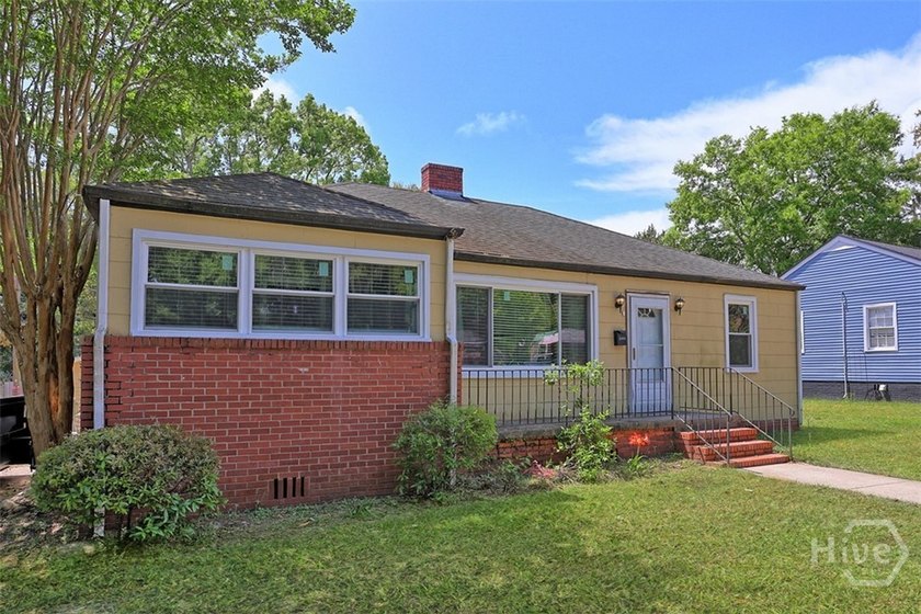 Great Opportunity to Build Equity! This 3-bedroom, 1-bath home - photo 3