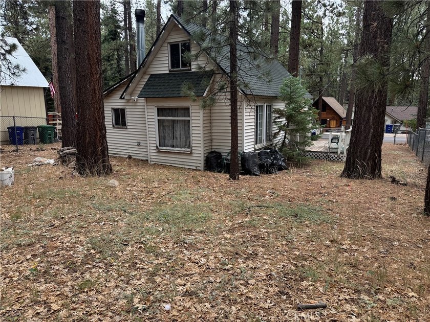 Extensively renovated 2-bedroom Moonridge cabin situated on two - photo 3