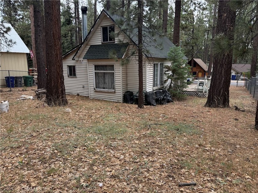 Extensively renovated 2-bedroom Moonridge cabin situated on two - photo 4