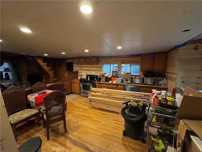 Extensively renovated 2-bedroom Moonridge cabin situated on two - photo 6